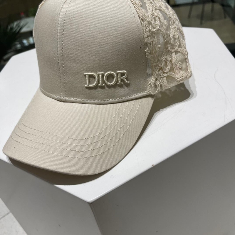 CHRISTIAN DIOR